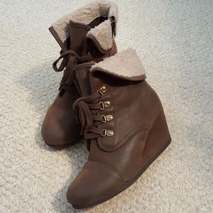 CityClassified ankle boots